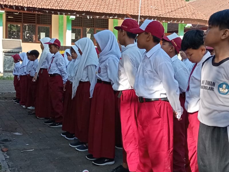 HARI PERTAMA MASUK SEKOLAH DI MULAI DENGAN UPACARA BENDERA SD NEGERI 1 TAMAN TA. 2025-2026