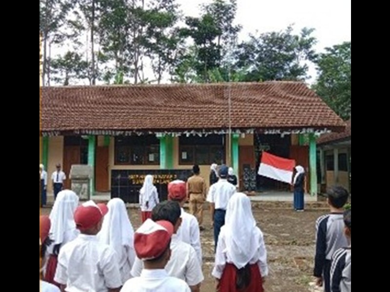 Merah Putih di Hati Kami (Upacara Bendera Setiap Senin)