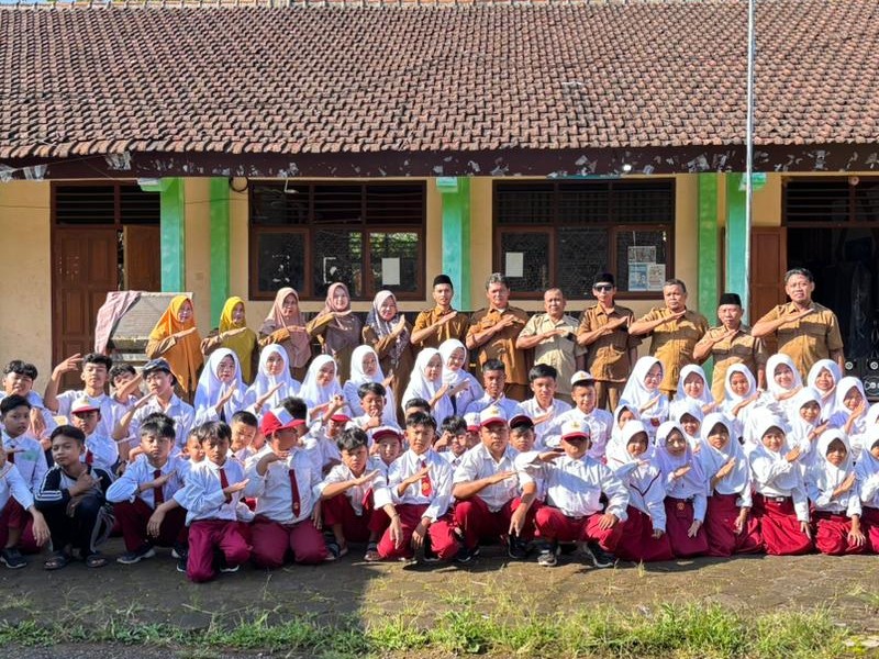 Halal Bihalal Hari Pertama Masuk Sekolah